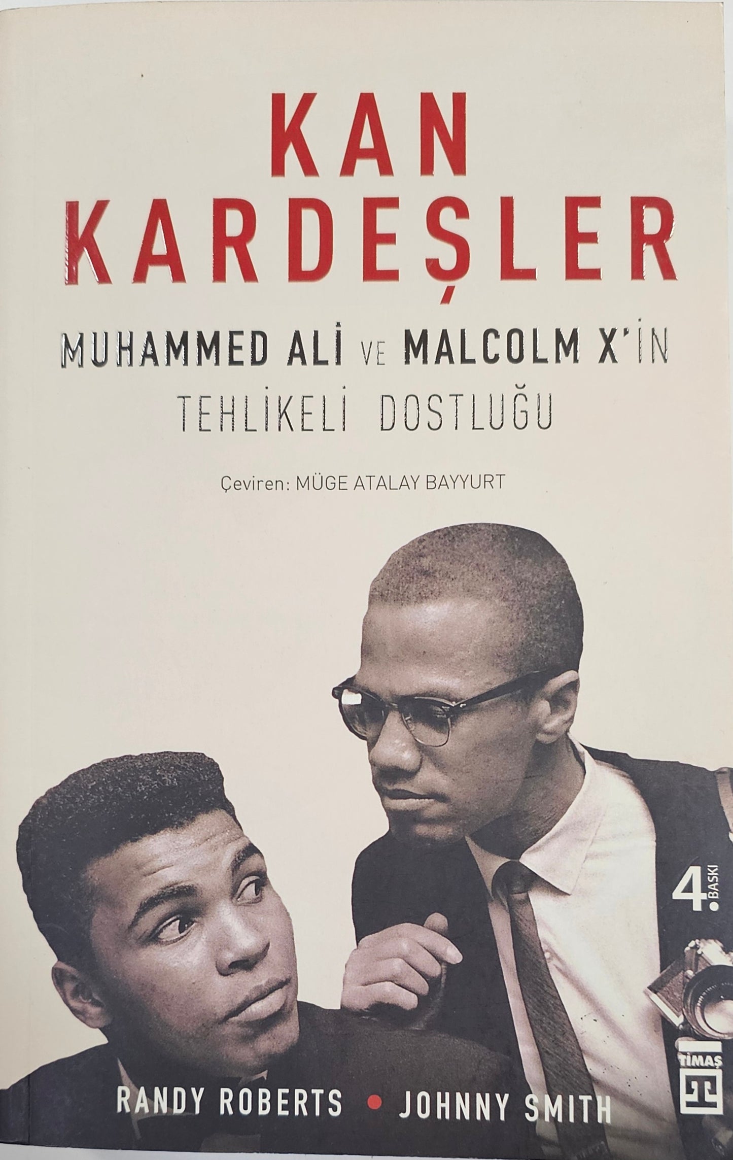 KAN
KARDESLER
MUHAMMED ALI  ve MAL COLMX 
TEHLIKELI DOSTLUGU
Ceviren Müge Atalay Bayyurt
RANDY ROBERTS JOHNNY SMITH